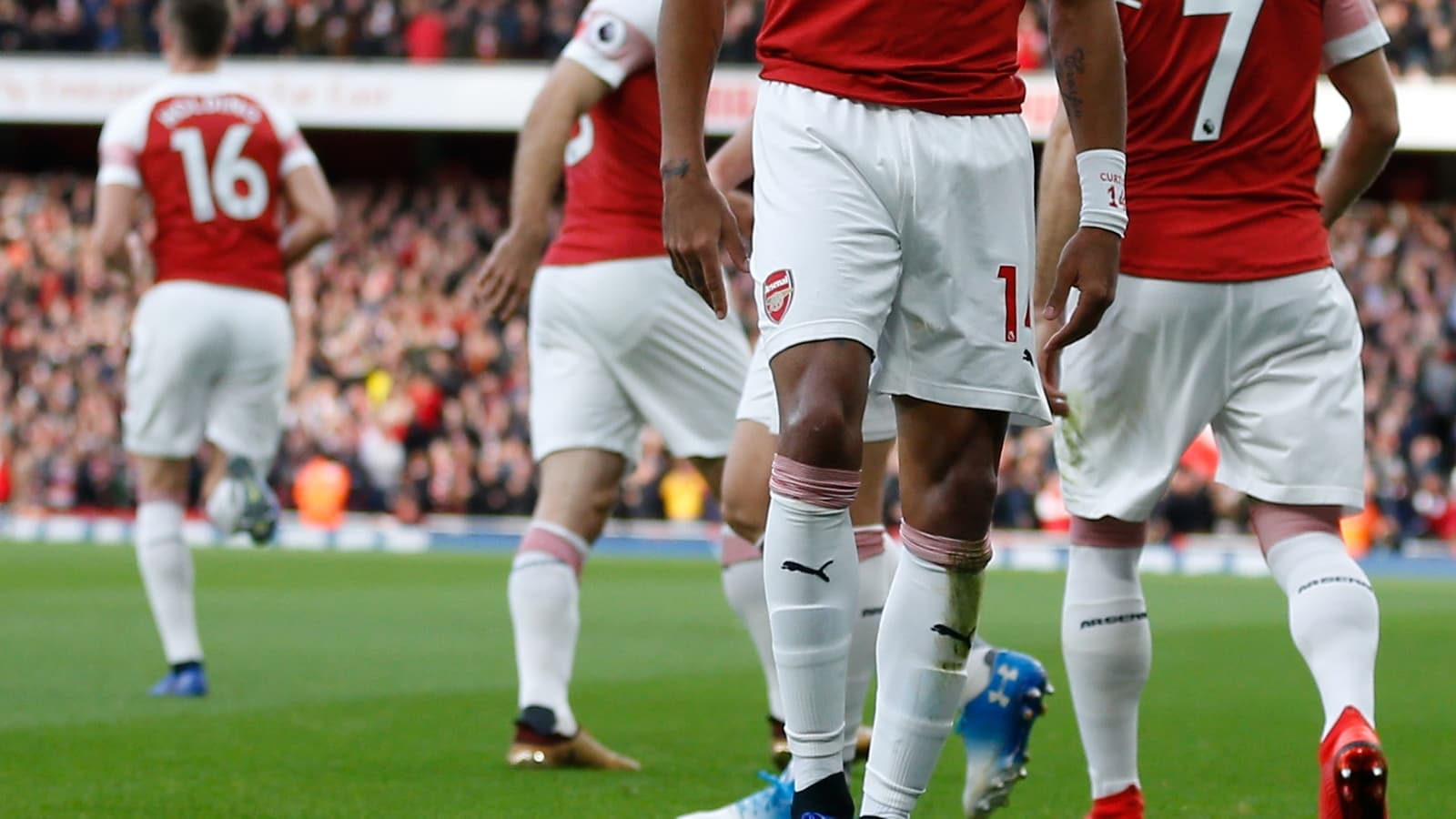 Une peau de banane lancée aux pieds d'Aubameyang