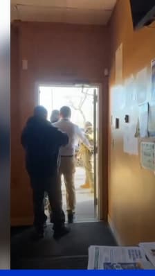 L’Équateur accuse un agent de l’ICE d’avoir tenté de pénétrer dans son consulat à Minneapolis 