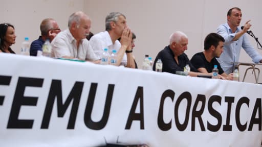L'un des dirigeants de la formation politique Femu a Corsica, Jean-Christophe Angelini, prend la parole lors d'un débat le 3 septembre 2011 à l'université Pascal Paoli à Corte.