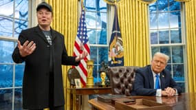 Elon Musk s'exprime sous le regard du président américain Donald Trump dans le bureau ovale de la Maison Blanche à Washington, DC, le 11 février 2025