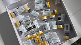 Des flacons de vaccin Jynneos contre le mpox, développé par le danois Bavarian Nordic, dans un centre de dépistage (CeGIDD) à Montpellier, le 23 août 2022. (photo d'illustration)