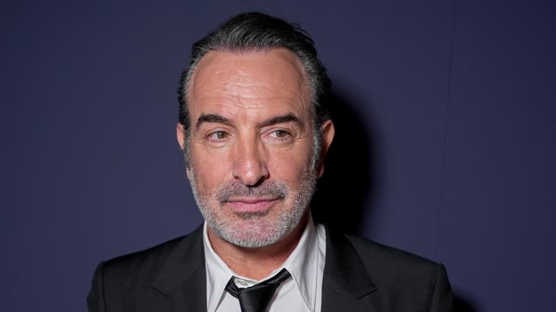 "Il bousculait votre pudeur": très ému, Jean Dujardin évoque son ami Bruno Salomone