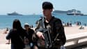 Un soldat en patrouille lors du festival de Cannes en mai dernier.