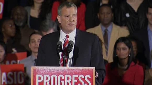 Le démocrate et nouveau maire de New York Bill de Blasio, mardi soir, après sa victoire.