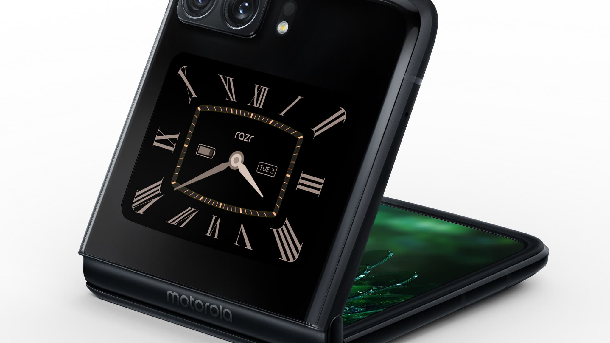L'écran extérieur du Motorola Razr 2022 est large L'écran extérieur du Motorola Razr 2022 est large