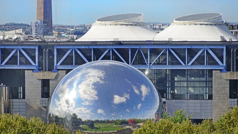 La géode à la Villette, dans le XIXe arrondissement à Paris.