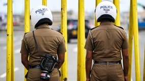 Des policiers devant le bureau du président sri-lankais Gotabaya Rajapaksa à Colombo le 7 mai 2022 (illustration)