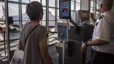 Un dispositif de reconnaissance faciale dans l'aéroport de Dulles, en Virginie.