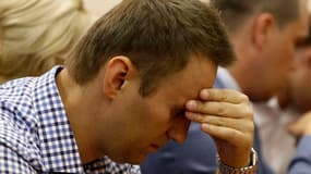 L'opposant russe Alexeï Navalny, reconnu coupable de détournement de fonds par un tribunal de Kirov, a été condamné jeudi à cinq années de prison. /Photo prise le 18 juillet 2013/REUTERS/Sergei Karpukhin