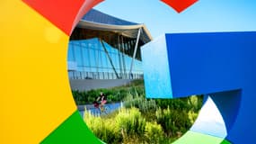 Le logo de Google au campus Bay View de Mountain View, en Californie le 27 juin 2022.