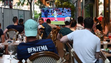 Des supporters de l'équipe de France dans un bar pendant l'Euro, à Strasbourg le 15 juin 2021