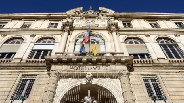 Hôtel de ville de Pau (illustration)