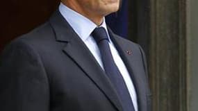 Nicolas Sarkozy recule d'un point à 34% de bonnes opinions dans un sondage Ipsos pour Le Point diffusé lundi. Le chef de l'Etat n'est qu'à deux points de son score historique le plus bas depuis qu'il est président et sa cote de popularité est de 12 points