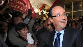 Large vainqueur d'une primaire socialiste dont il était le favori depuis la chute de Dominique Strauss-Kahn, François Hollande engrange les fruits d'une longue campagne menée sur le thème de l'"homme normal qui veut devenir président". /Photo prise le 16