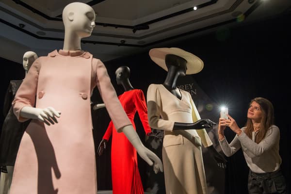 La collection de tenues et d'objets personnels ayant appartenu à Audrey Hepburn, présentée par Christie's à Londres, avant qu'elle ne soit dispersée aux enchères.