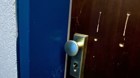 L'assurance des voisins de l'octogénaire sauvée du suicide réclame le remboursement de la porte (Photo d'illustration).