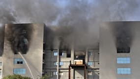 Un incendie s’est déclaré au Serum Institute of India ce 21 janvier, le plus grand fabricant de vaccins au monde.