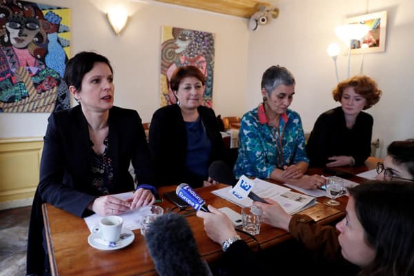 Sandrine Rousseau et les trois autres femmes qui ont accusé Denis Baupin de harcèlement et agressions sexuelles, lors d'une conférence de presse en mars 2017. Sandrine Rousseau et les trois autres femmes qui ont accusé Denis Baupin de harcèlement et agressions sexuelles, lors d'une conférence de presse en mars 2017.