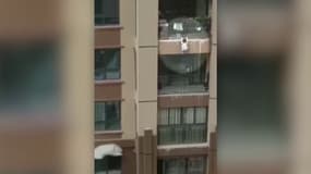 Chine: un enfant tombe du 6e étage et atterrit sur une couverture tendue par des passants