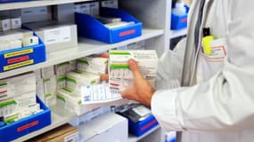 La vente des médicaments sans ordonnance dans les grandes distribution permettrait de faire baisser les prix, assure l'Autorité de la concurrence.