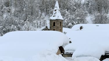 Un village des Alpes sous la neige, le 12 janvier 2018.