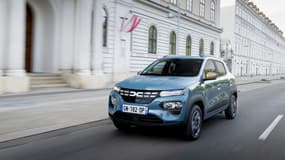 La Dacia Spring s'impose comme la voiture électrique neuve la moins chère sur le marché français.