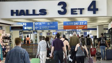 Depuis les attentats de Paris, 70 badges ont été retirés à des agents des Aéroports de Paris.