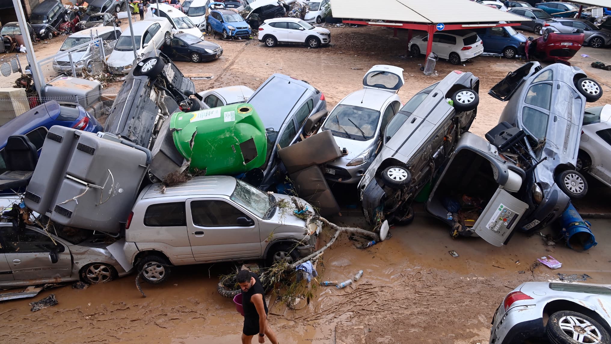 Inondations en Espagne: au moins 158 morts, encore 