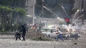 L'intervention des forces de sécurité égyptiennes contre les partisans du président déchu Mohamed Morsi, réunis autour d'une mosquée dans le nord du Caire, aurait fait au moins 70 morts, indiquent les Frères musulmans. De son côté, l'antenne égyptienne de