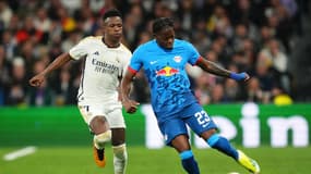 Le défenseur du RB Leipzig, Castello Lukeba face à Vinicius le 6 mars 2023