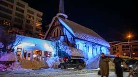 La Freie Evangelische Gemeinde est une petite église anglicane fondée en 1880, nichée en plein centre d'une station de ski des Alpes suisses.