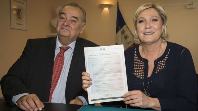 Marine Le Pen et Pierre Bacqué, maire du Vaudoué, le 3 mars 2017.