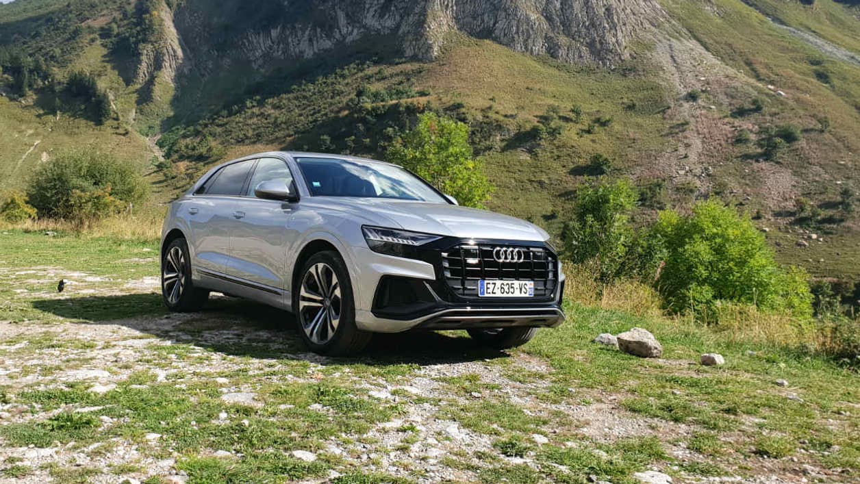 La calandre avec le pack brillance noir Audi exclusive donne un aspect un peu trop sombre à l'avant de notre version, on lui préférera le gris mat ou la couleur carrosserie.