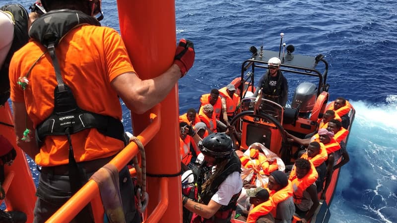 Des migrants secourus en mer Méditerranée par SOS Méditerranée et Médecins sans frontières en octobre 2019. 