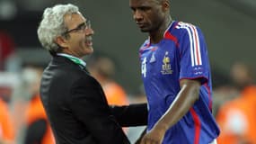 Raymond Domenech et Patrick Vieira à fond derrière les Bleus.