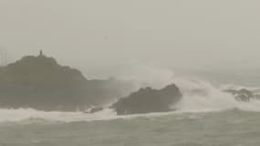 La tempête Gerrit frappe la côte des Cornouailles, au sud-ouest de l'Angleterre, le 27 décembre 2023.