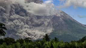 L'éruption du volcan Merapi en Indonésie le 11 mars 2023