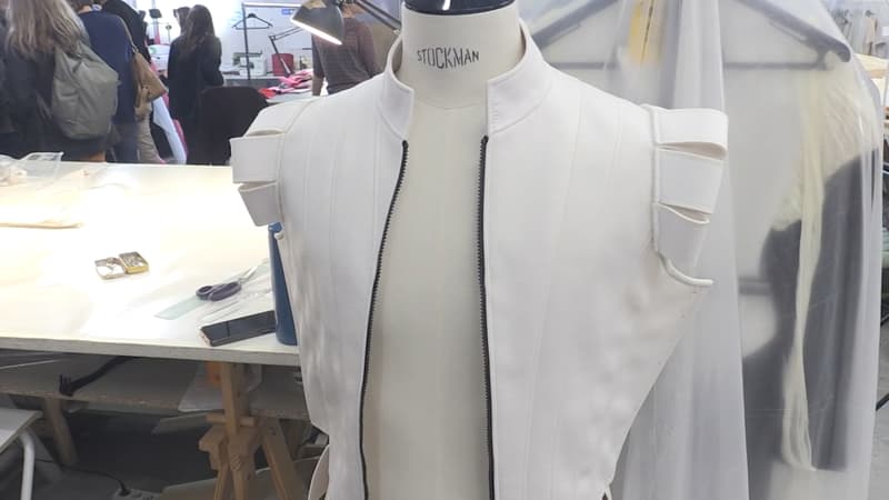 Un costume de la cérémonie d'ouverture des Jeux olympiques de Paris 2024