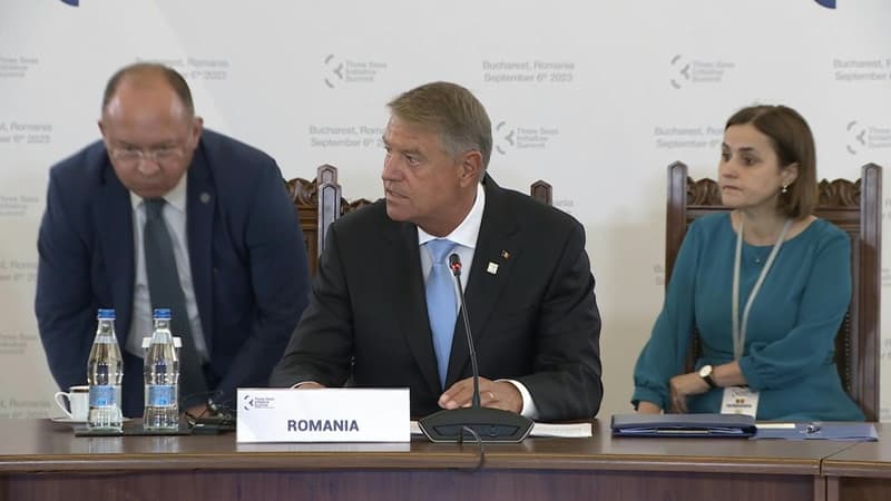 Le président roumain, Klaus Iohannis, demande une "enquête urgente" sur de possibles débris de drones découverts en Roumanie, le 6 septembre 2023