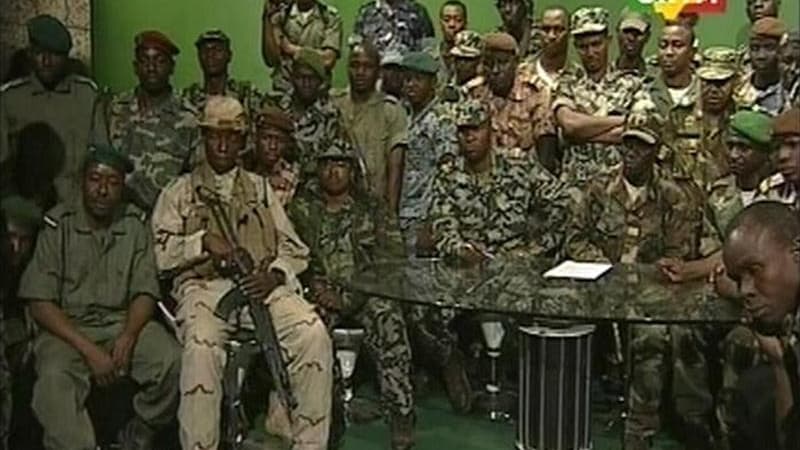 Les auteurs du coup d'Etat au Mali (ici dans les locaux de la télévision ORTM) ont promulgué une nouvelle Constitution en vertu de laquelle ils s'engagent à ne pas se présenter à de futures élections. Cette nouvelle Loi fondamentale, qui ne donne pas de d