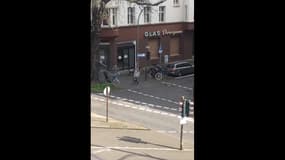 Robby Hunke raconte ce qu'il voit à sa fenêtre