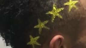 La nouvelle coupe de Pierre-Emerick Aubameyang (Borussia Dortmund) est visible... même dans le noir.