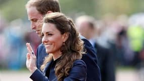 Le prince William et sa fiancée Kate Middleton, lors d'une visite récente dans le nord de l'Angleterre. A la veille de leur mariage, annoncé comme un subtil mélange de tradition et de modernité - la jeune femme ne fera pas voeu d'obéissance à son époux -