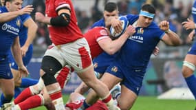 Danilo Fischetti, ballon en main, lors d'Italie-pays de Galles au tournoi des 6 nations, le 8 février 2025.