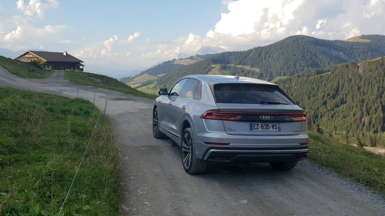Le bandeau arrière de feux renforce le caractère de fleuron premium des SUV Audi sur ce Q8.