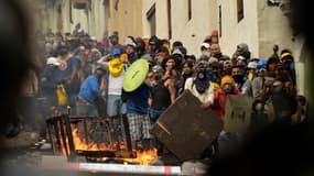 Plusieurs milliers d'indigènes et de paysans équatoriens ont commencé à défiler mercredi dans les rues de Quito.
