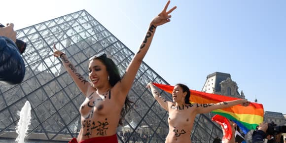 Des femmes nues ont manifesté à Paris.