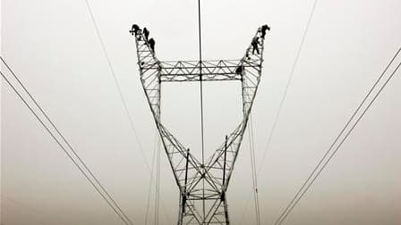 Le gouvernement prévoit d'augmenter au 15 août les tarifs d'électricité de 3% en moyenne pour les ménages et de 4% à 5,5% pour les entreprises. Selon le communiqué des ministères de l'Ecologie et de l'Economie, la revalorisation moyenne serait de 3,4% pou