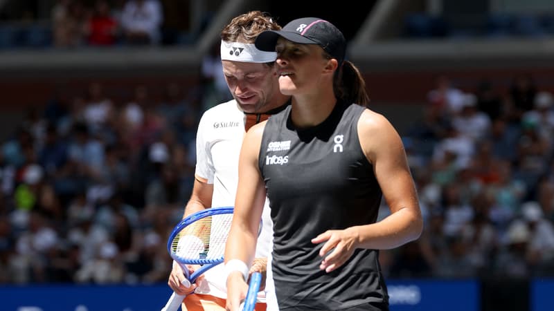 Iga Swiatek et Casper Ruud lors du double mixte de l'US Open, le 19 août 2025.