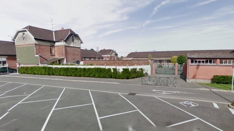 L'enfant est scolarisé à l'école primaire à Bruay-sur-l'Escaut